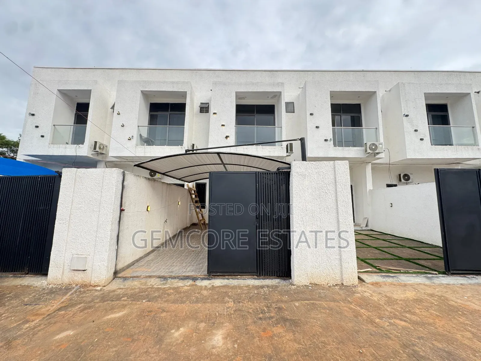 2bdrm Townhouse/Terrace in Nanakrom, Ashaley Botwe for sale