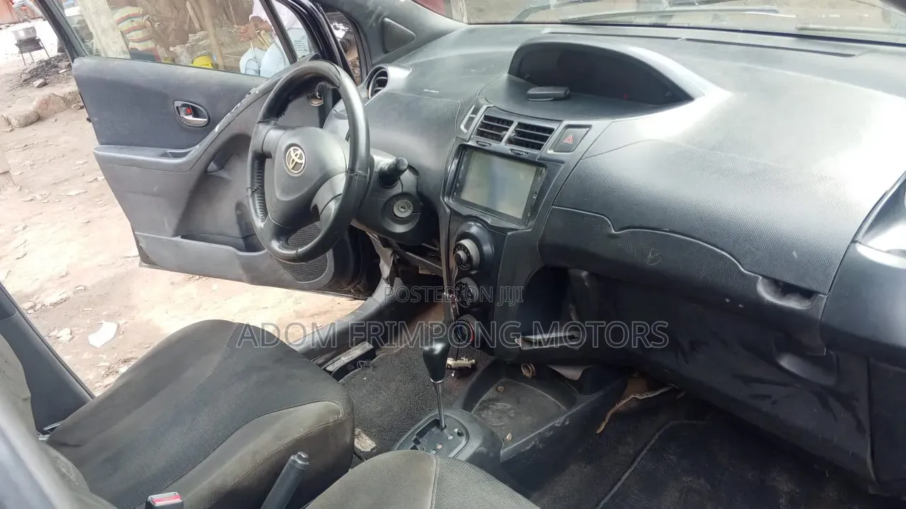 Toyota Vitz 2010 Black