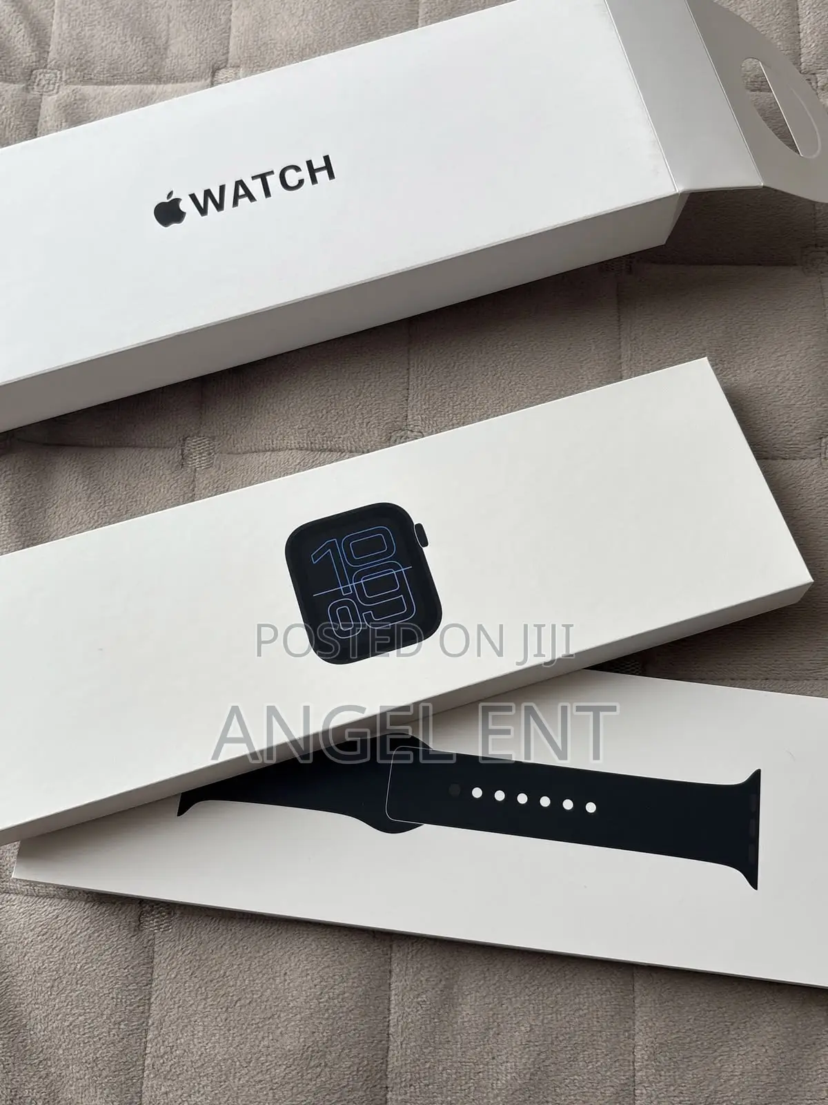 Apple Series 8 Watch Available in Box (Location: Adum Kumasi)