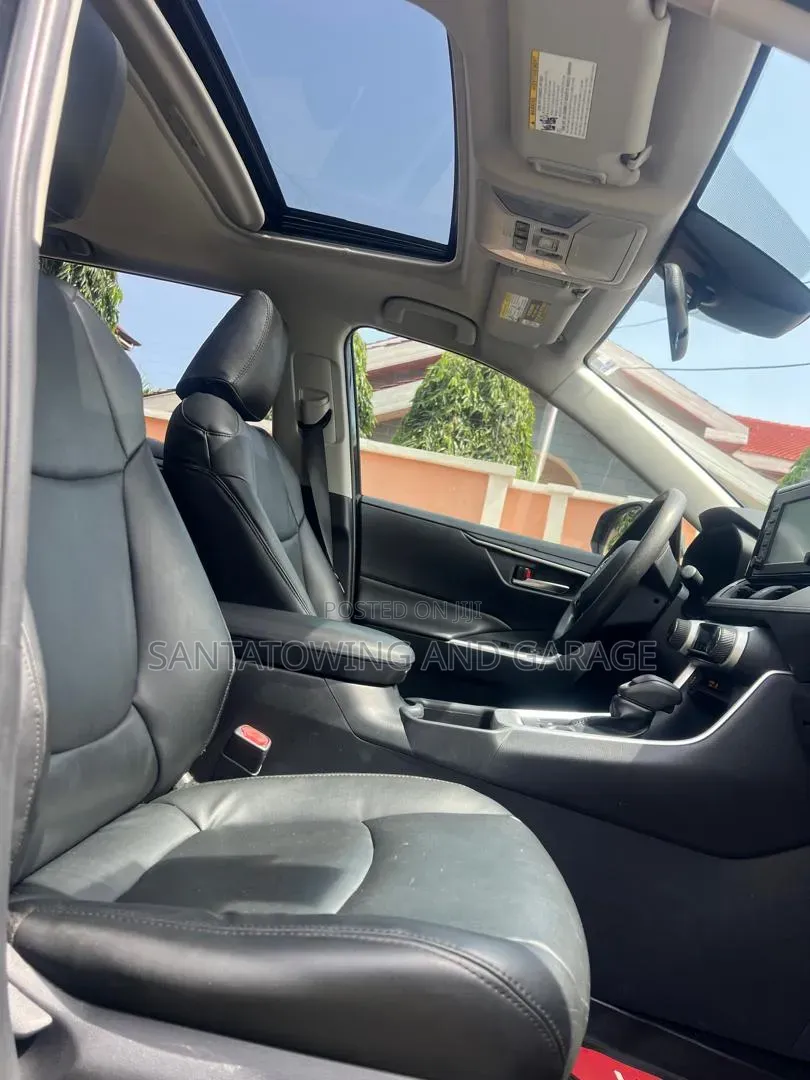 Toyota RAV4 XLE AWD 2019 Black