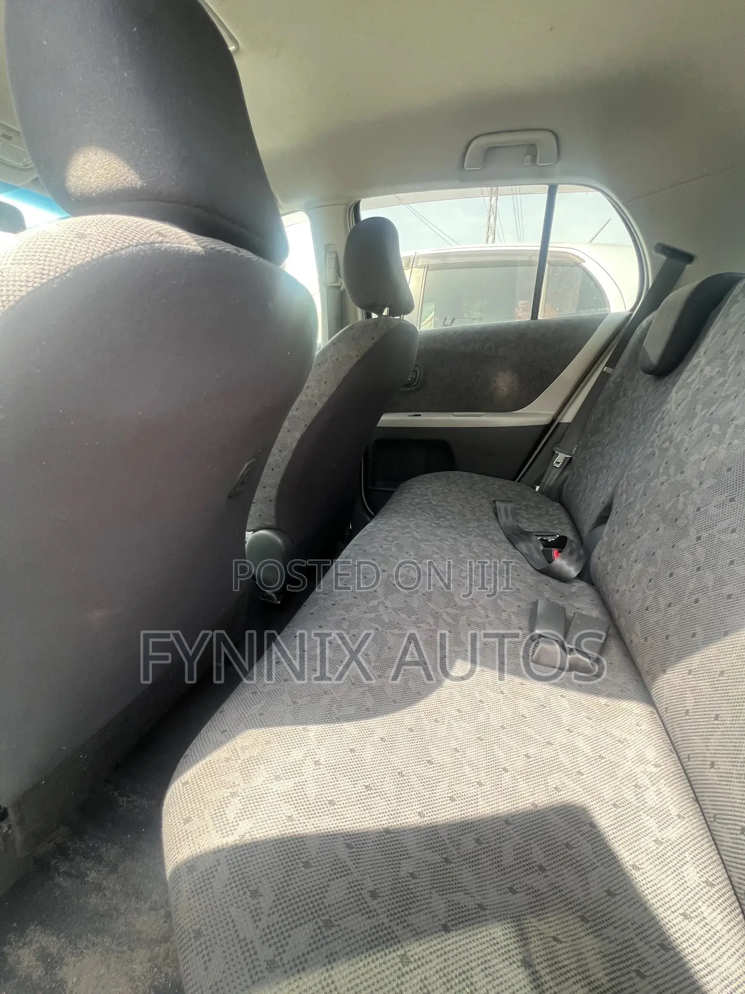 Toyota Vitz 1.3 FWD 3dr 2010 Silver