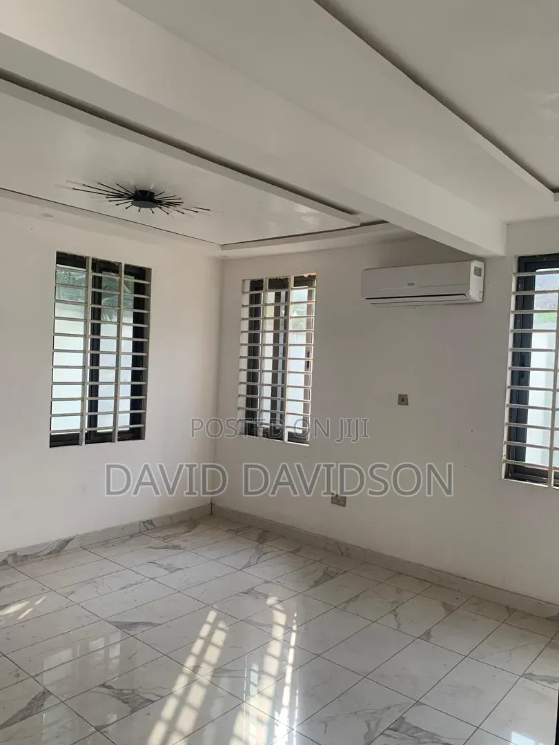3bdrm House in 3 Bedroom Storey, Tema Metropolitan for rent