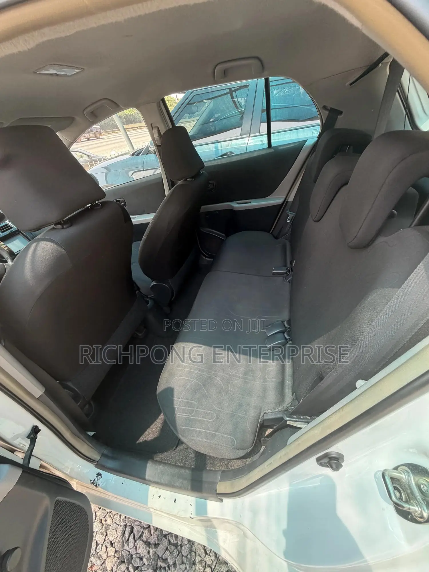Toyota Yaris Base Hatchback 5dr 2010 White