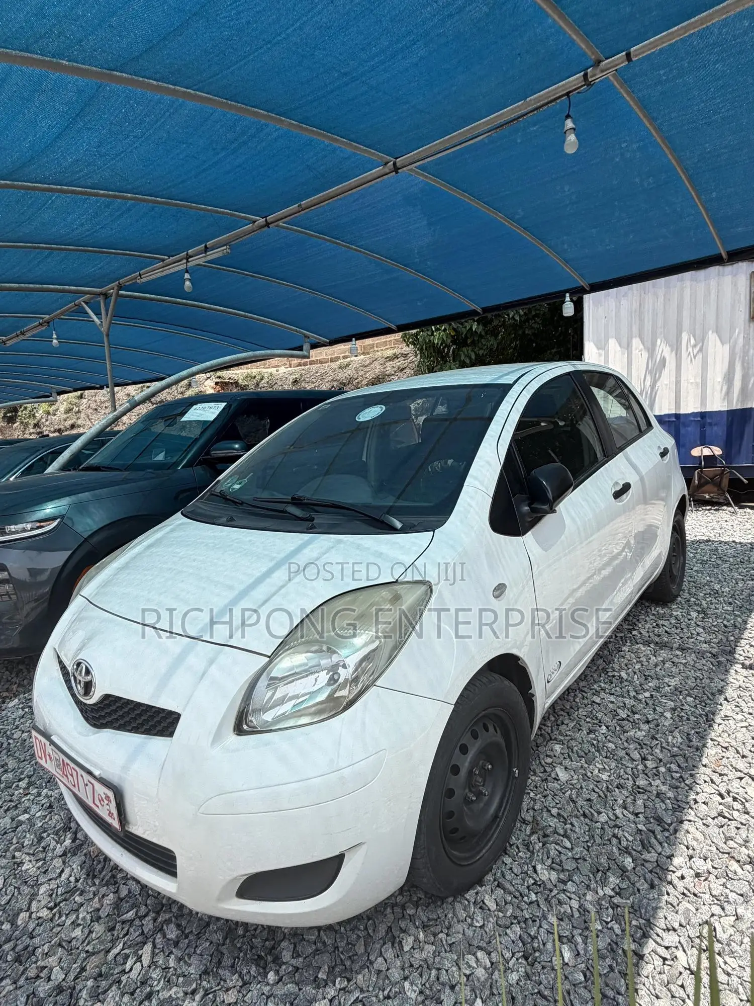 Toyota Yaris Base Hatchback 5dr 2010 White