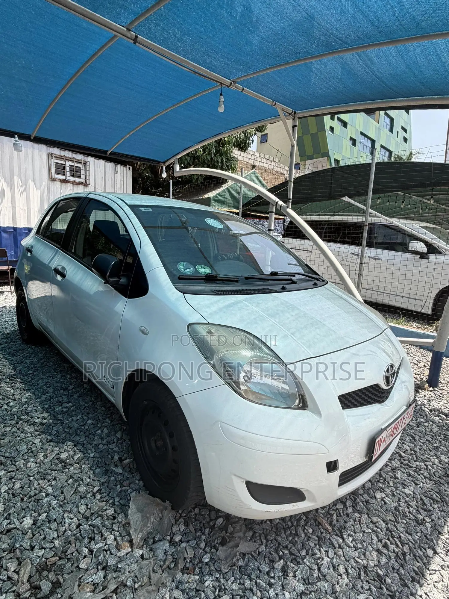 Toyota Yaris Base Hatchback 5dr 2010 White