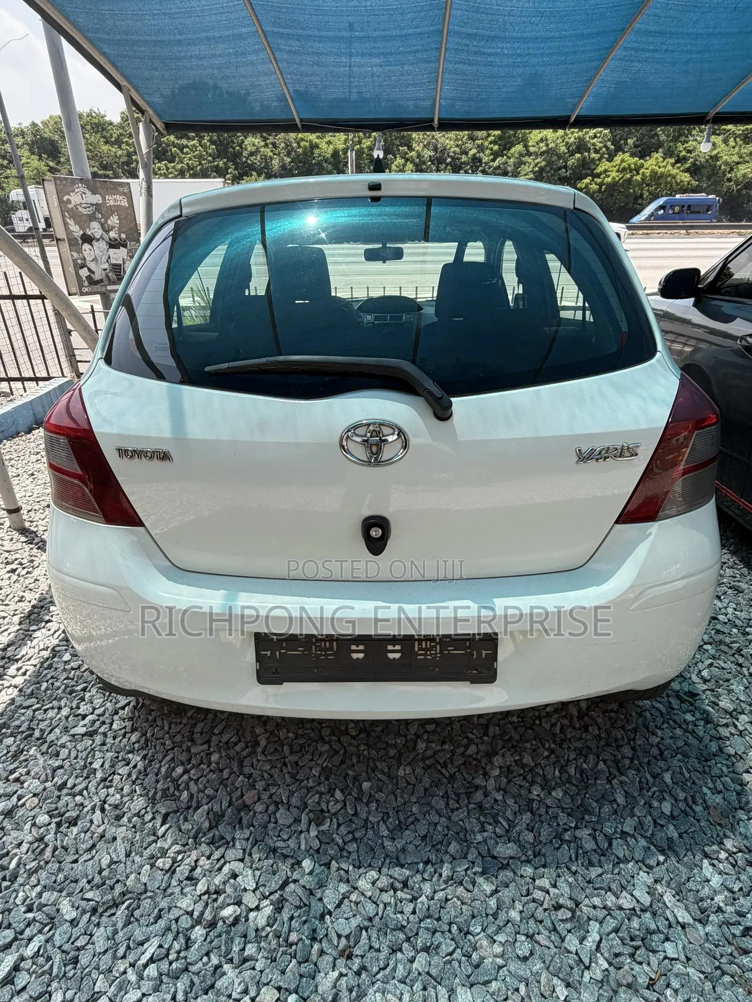 Toyota Yaris Base Hatchback 5dr 2010 White
