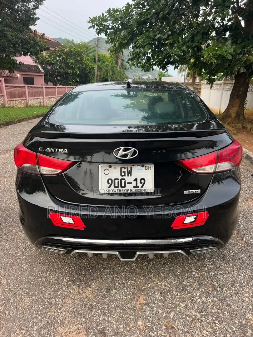 Hyundai Elantra Limited Sedan FWD (1.8L 4cyl 6A) 2013 Black