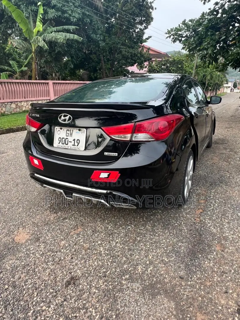 Hyundai Elantra Limited Sedan FWD (1.8L 4cyl 6A) 2013 Black