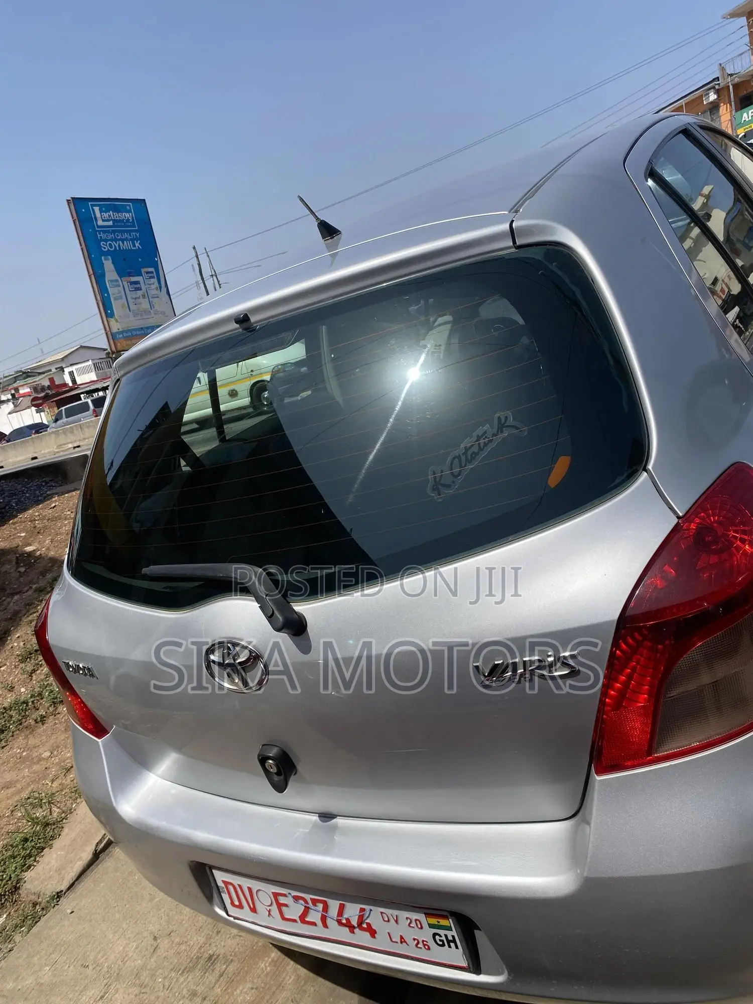 Toyota Vitz 2010 Silver
