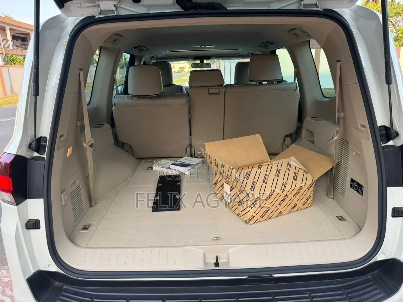 Toyota Land Cruiser LC300 2023 White