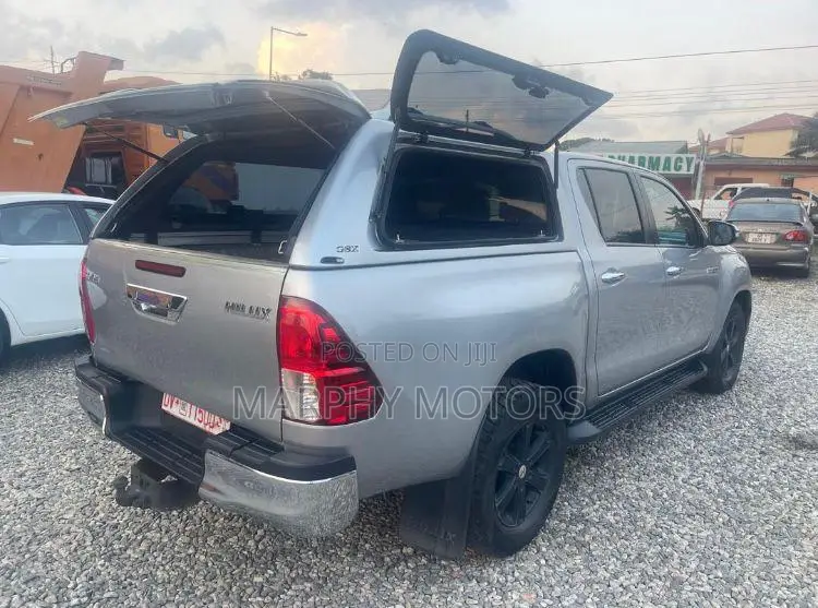 Toyota Hilux 2017 Silver
