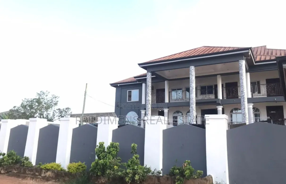 12bdrm Apartment in Fredimens Real, Kumasi Metropolitan for sale