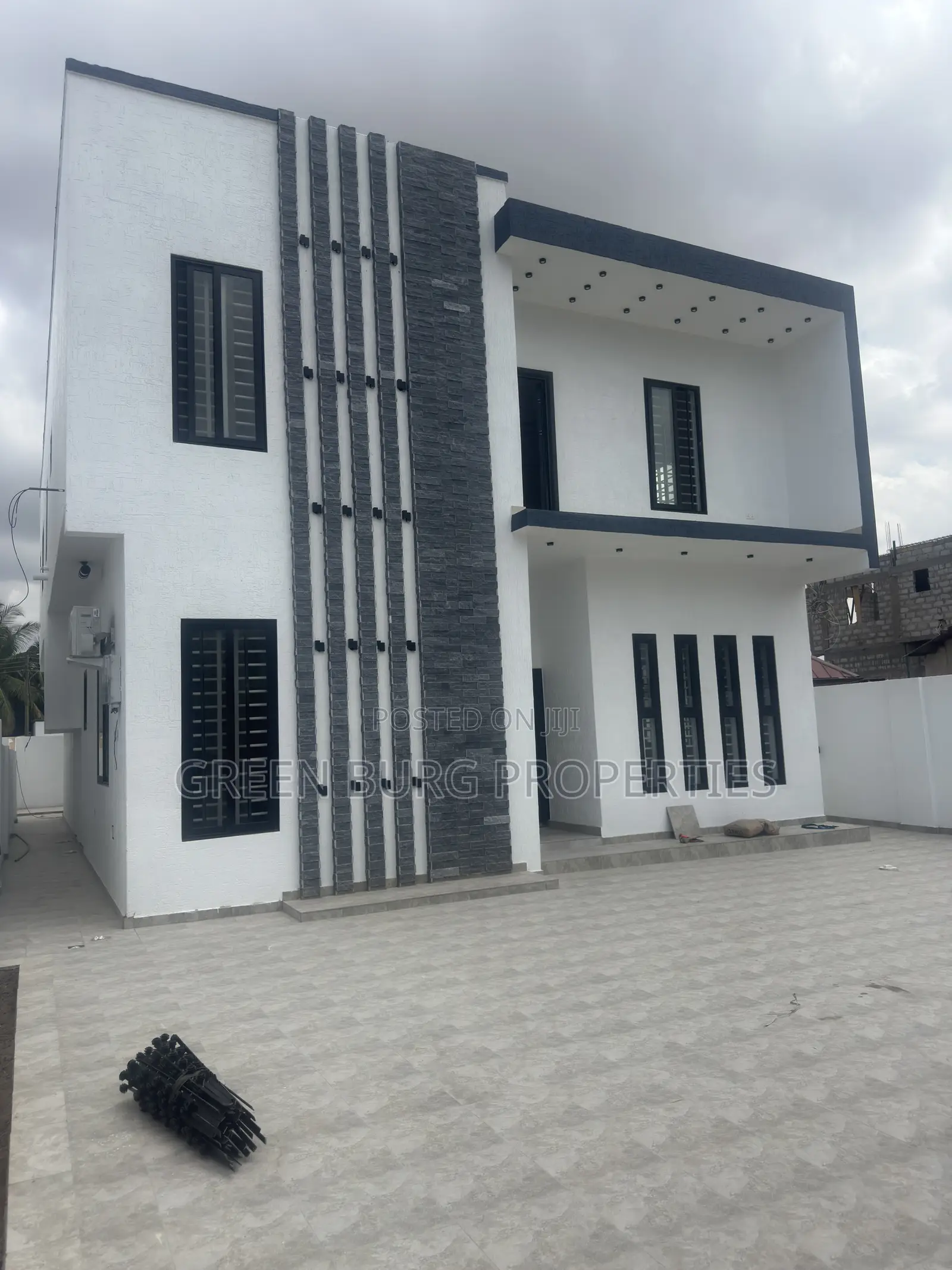 4bdrm House in Green, East Legon for sale