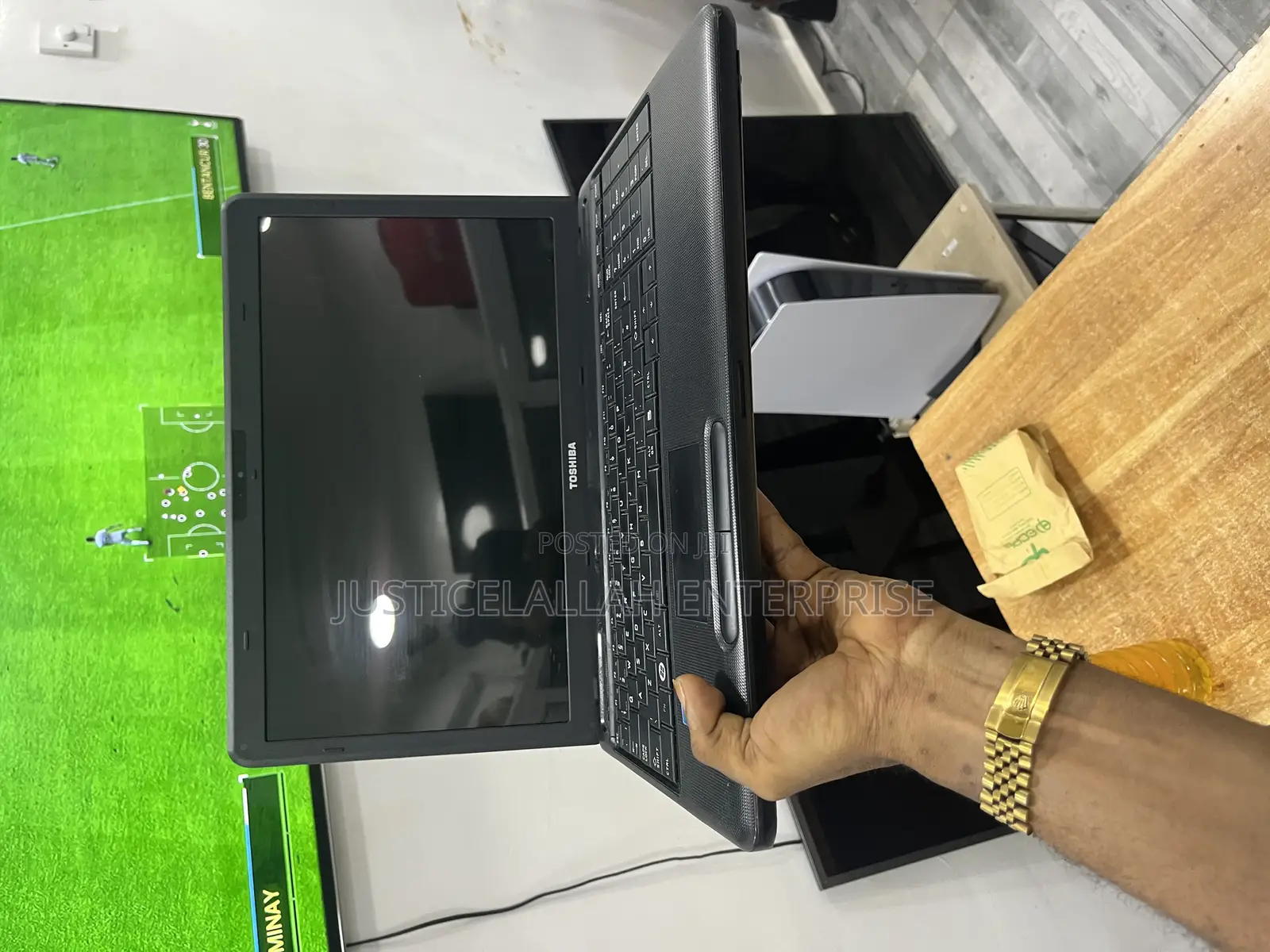 Laptop Toshiba Satellite C670 6GB Intel Core i3 HDD+SSD 320GB