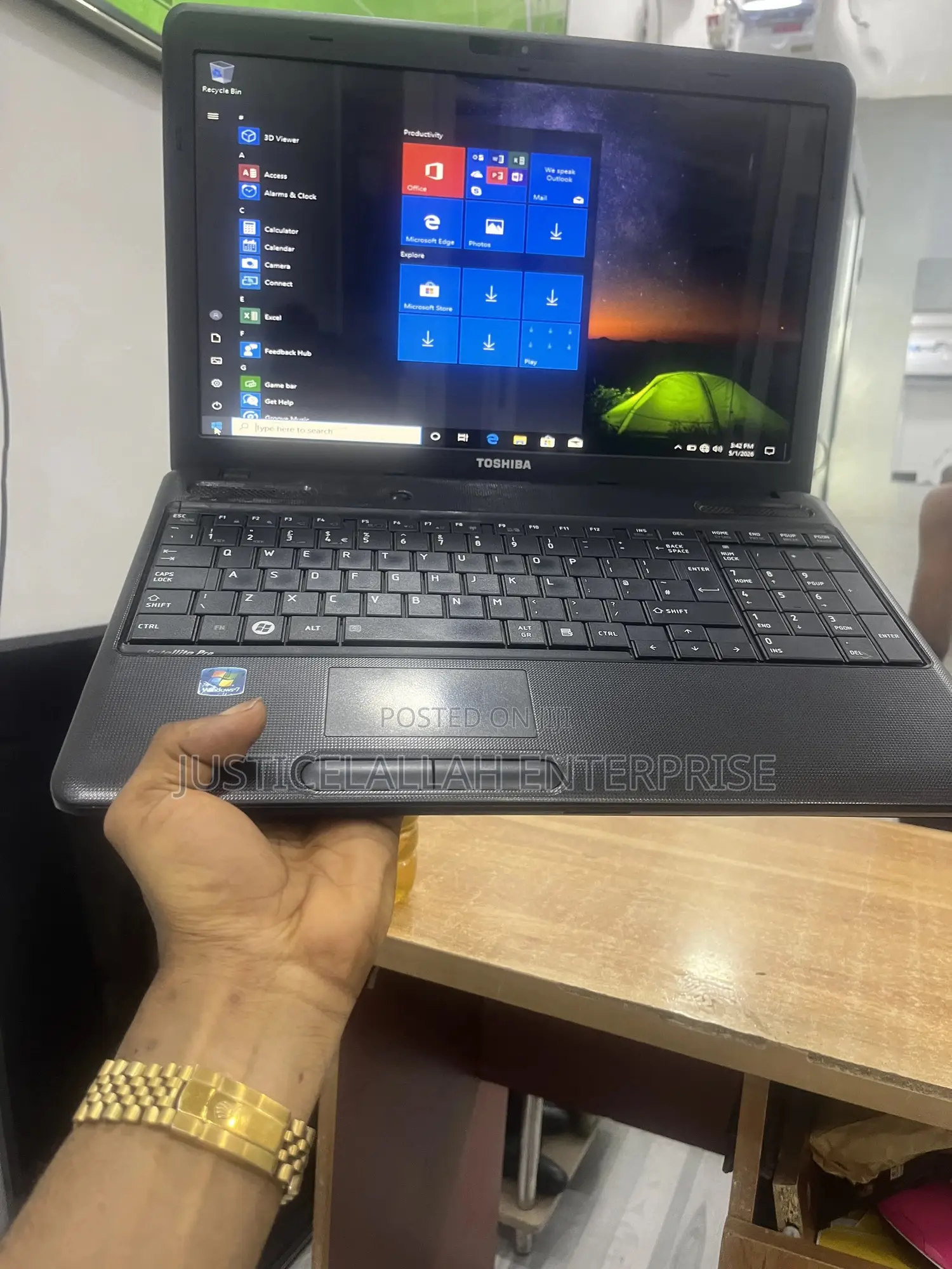 Laptop Toshiba Satellite C670 6GB Intel Core i3 HDD+SSD 320GB