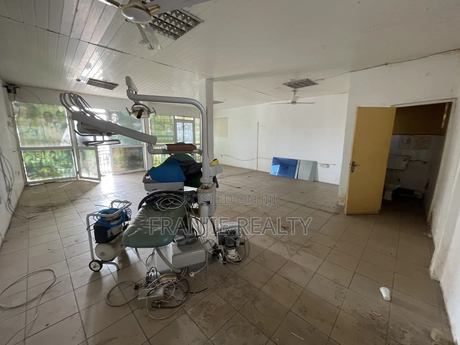 Double Shop for Rent at Abelempke.