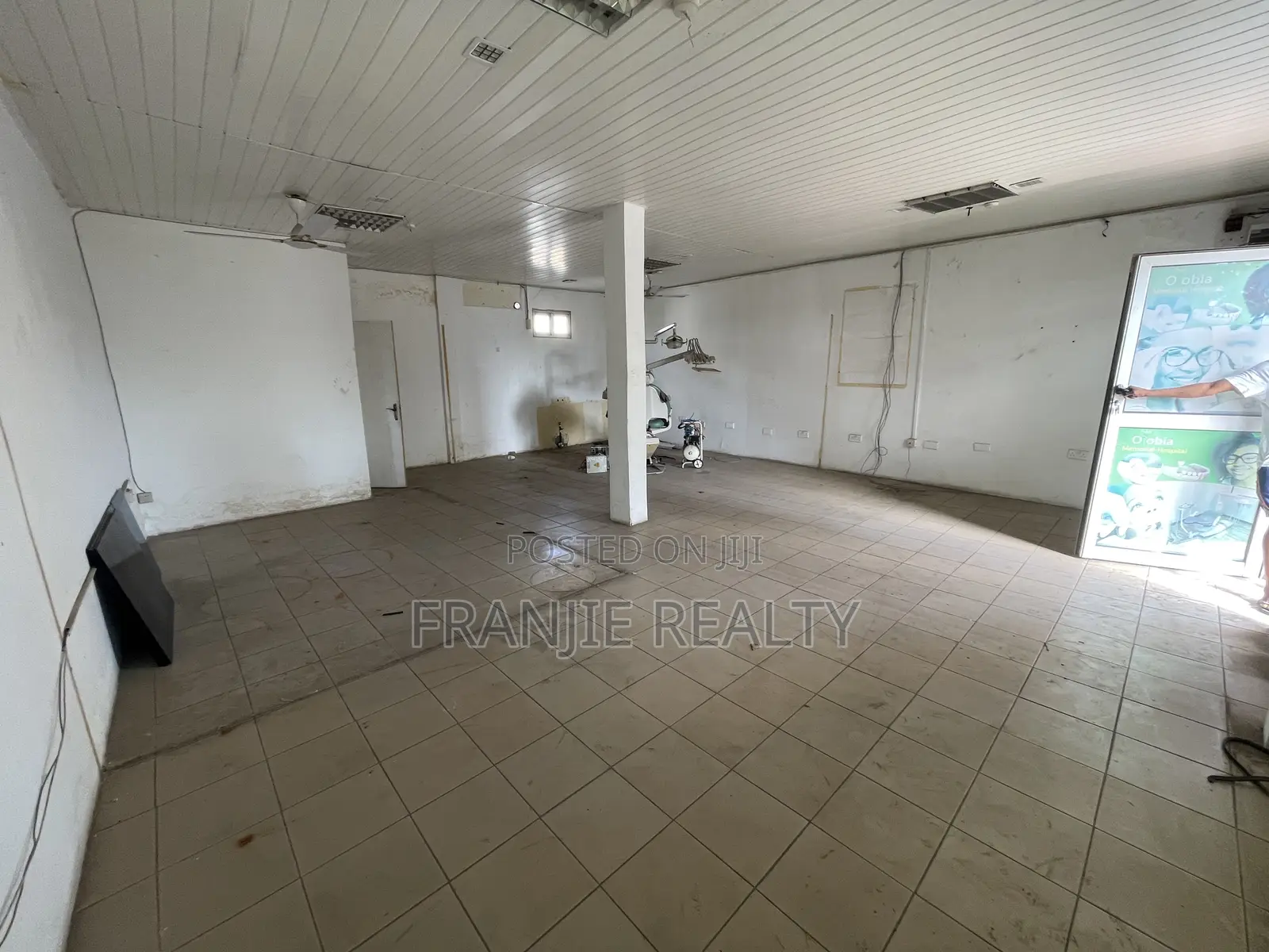 Double Shop for Rent at Abelempke.