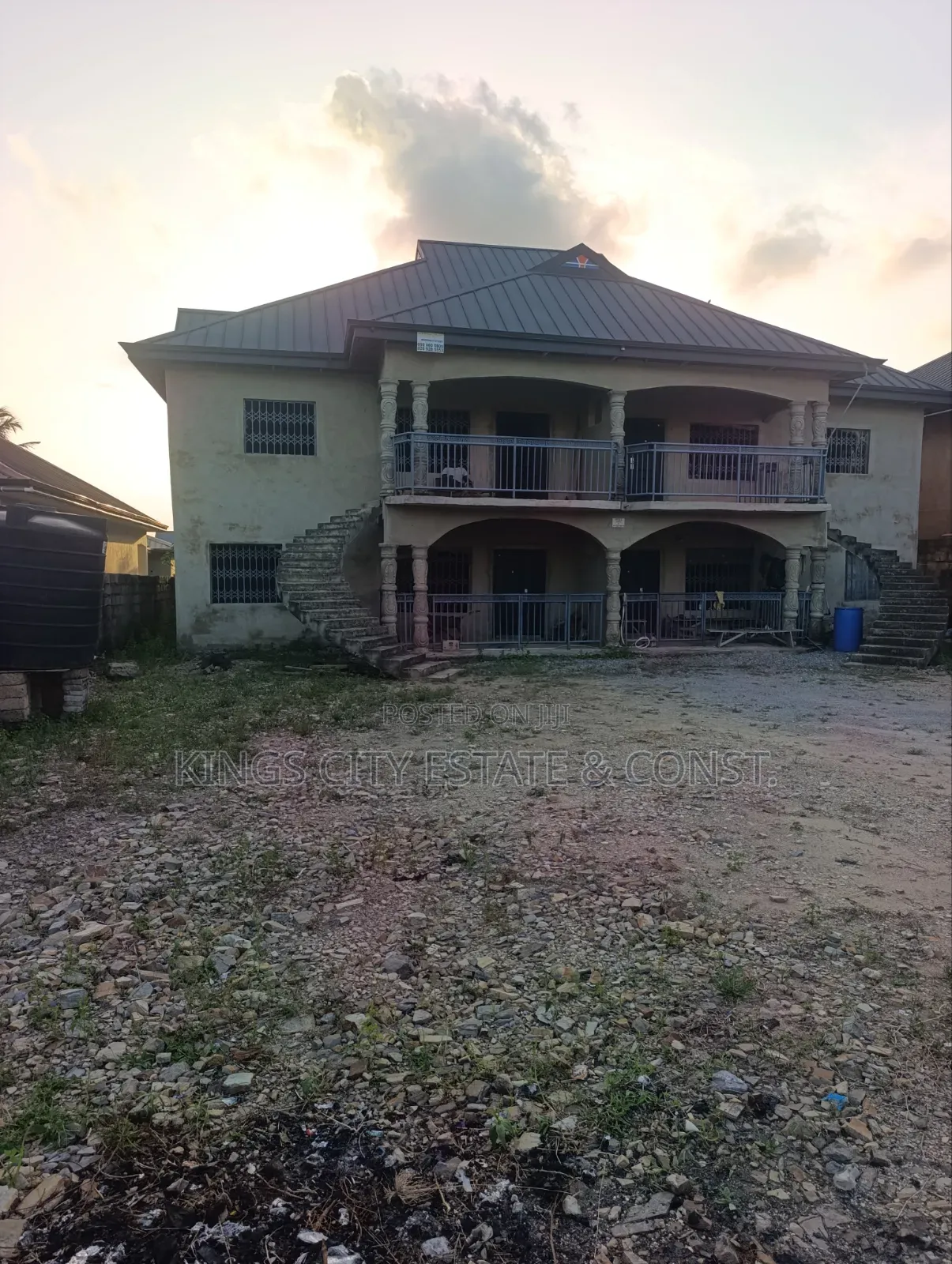 8bdrm Apartment in First-Stores, Pokuase for sale