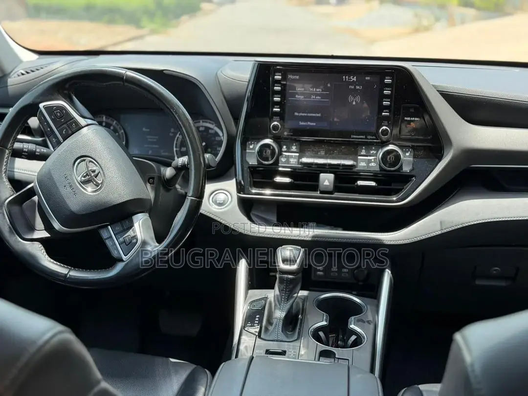 Toyota Highlander XLE 2022 Gray