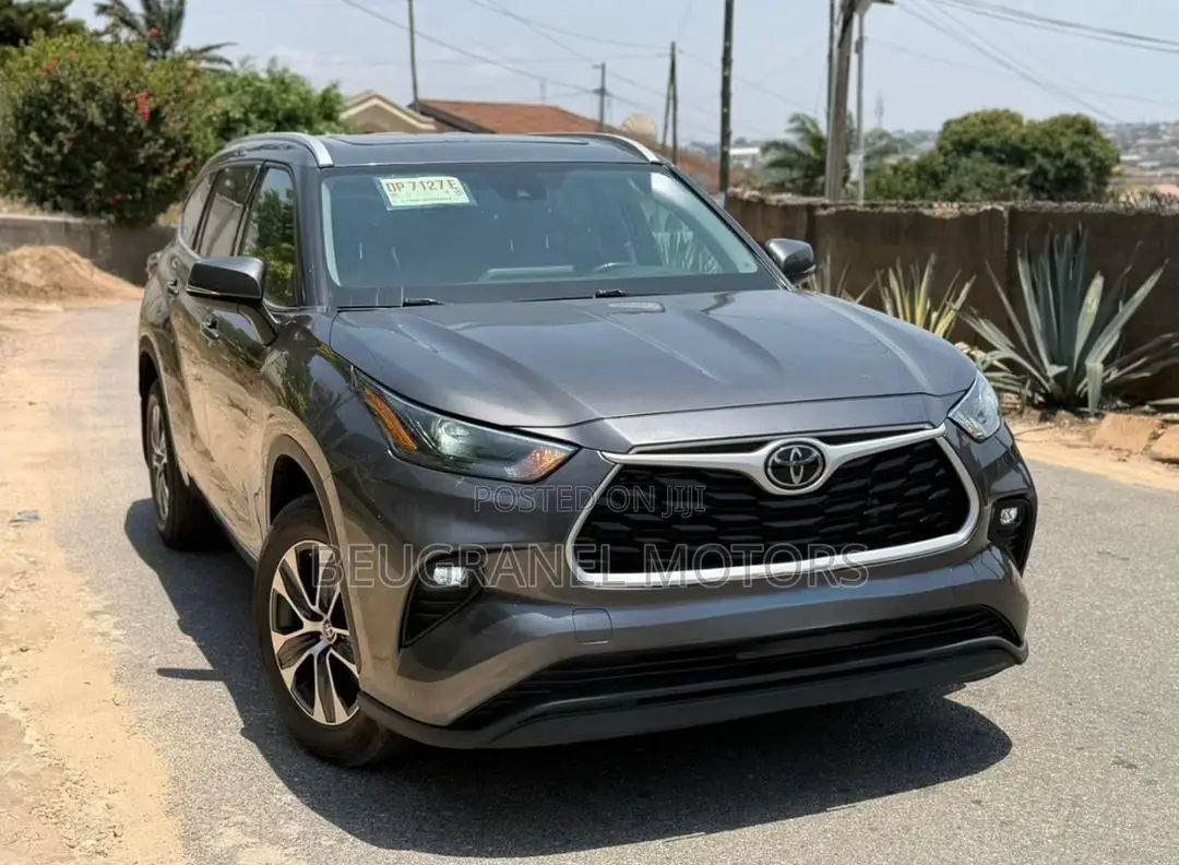 Toyota Highlander XLE 2022 Gray