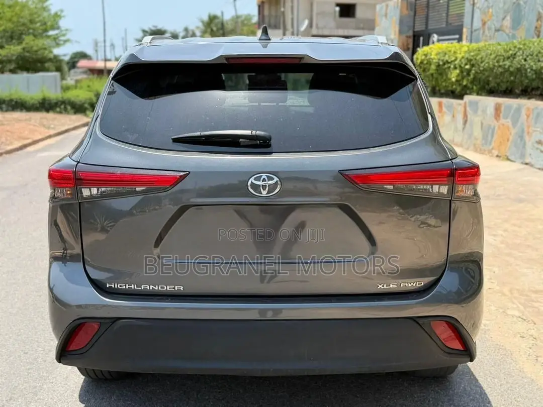 Toyota Highlander XLE 2022 Gray