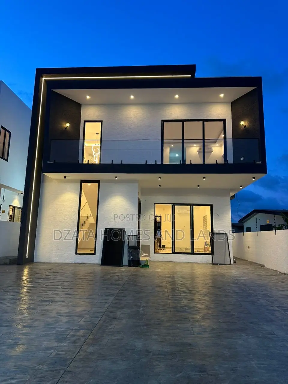 4bdrm Mansion in Sakumono, Spintex for sale