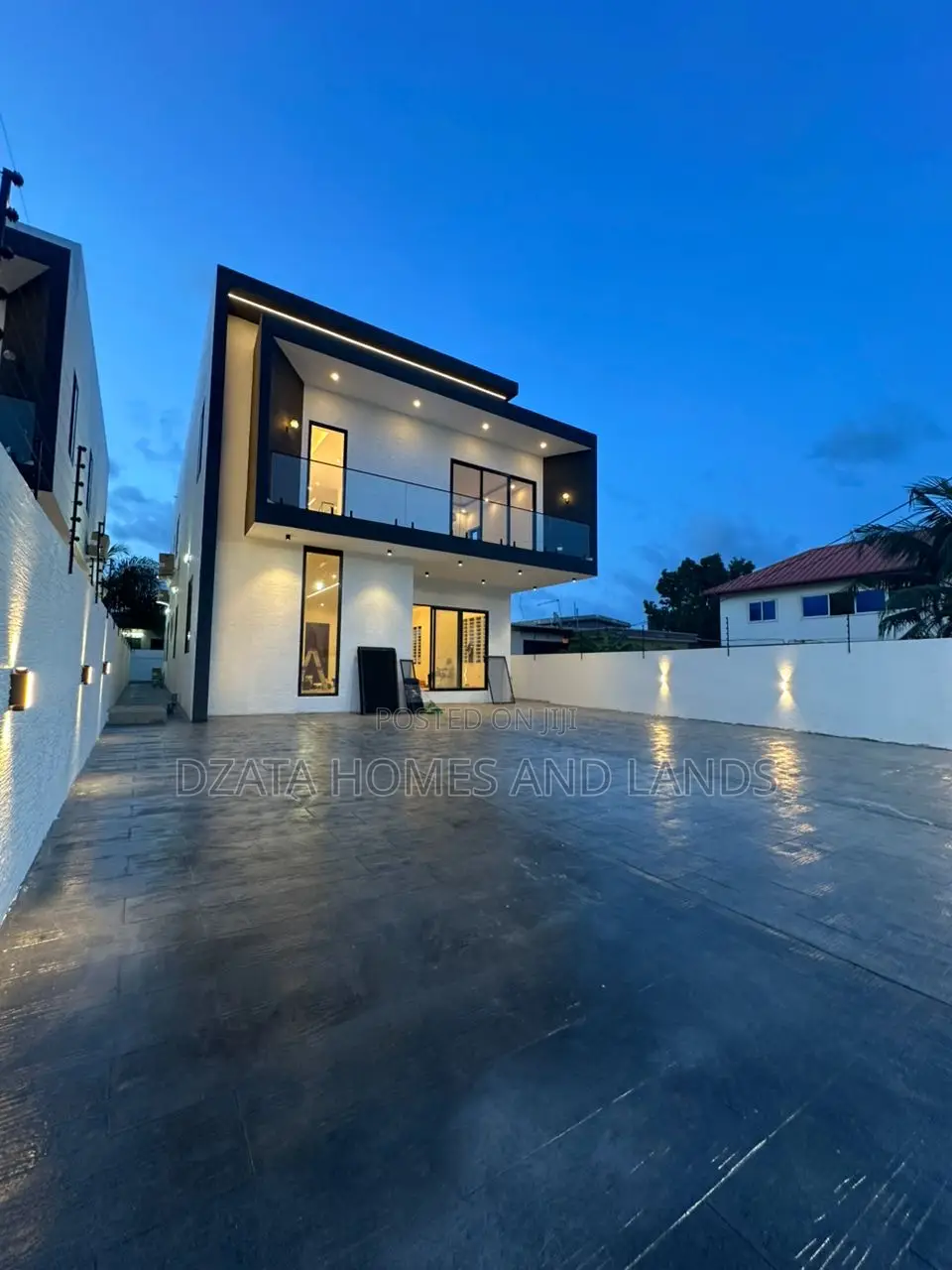 4bdrm Mansion in Sakumono, Spintex for sale