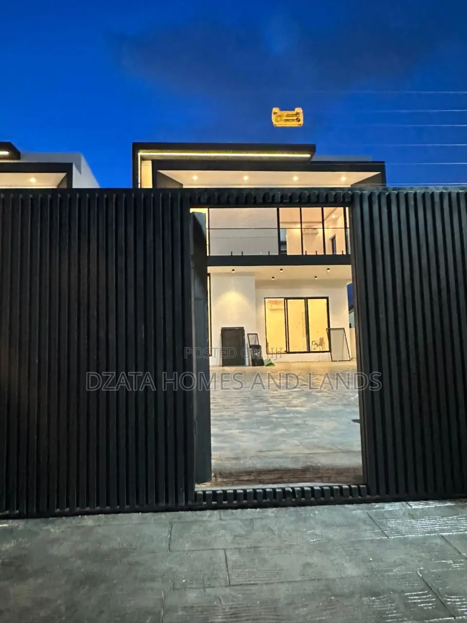 4bdrm Mansion in Sakumono, Spintex for sale