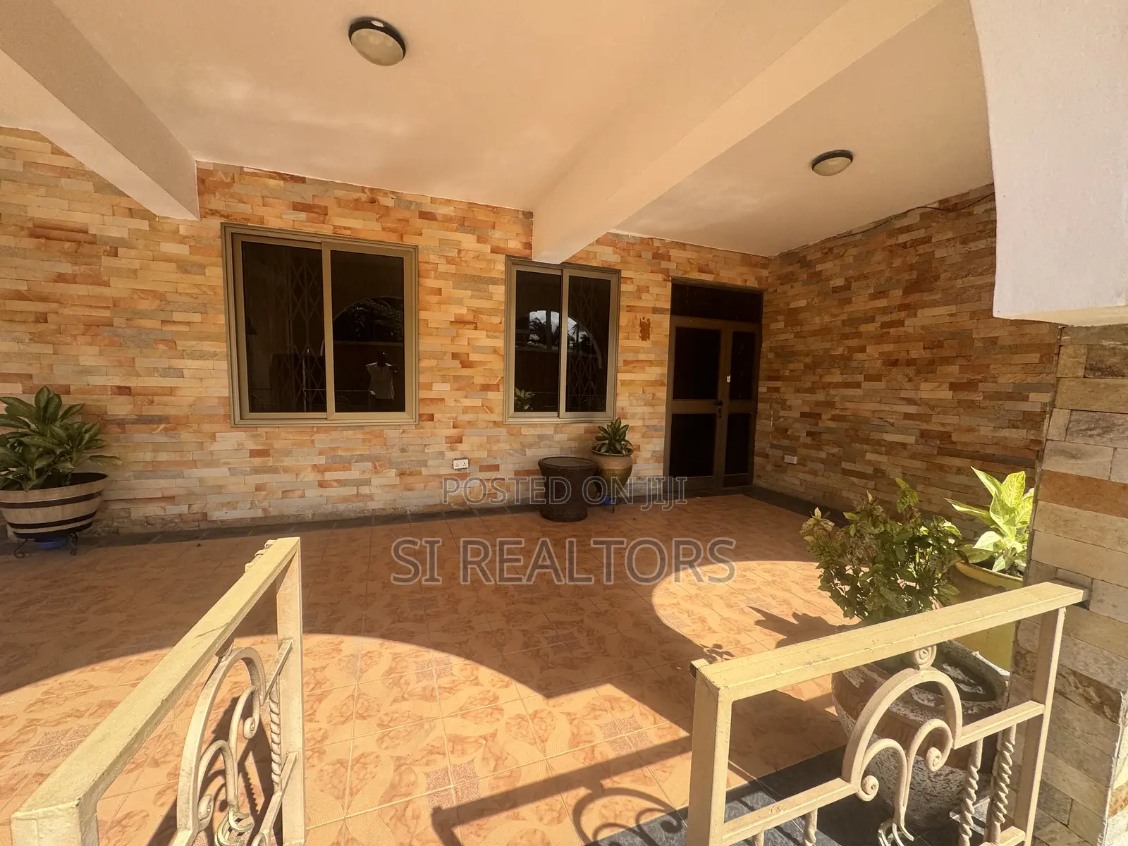 Furnished 4bdrm Bungalow in Sakumono Estates for rent