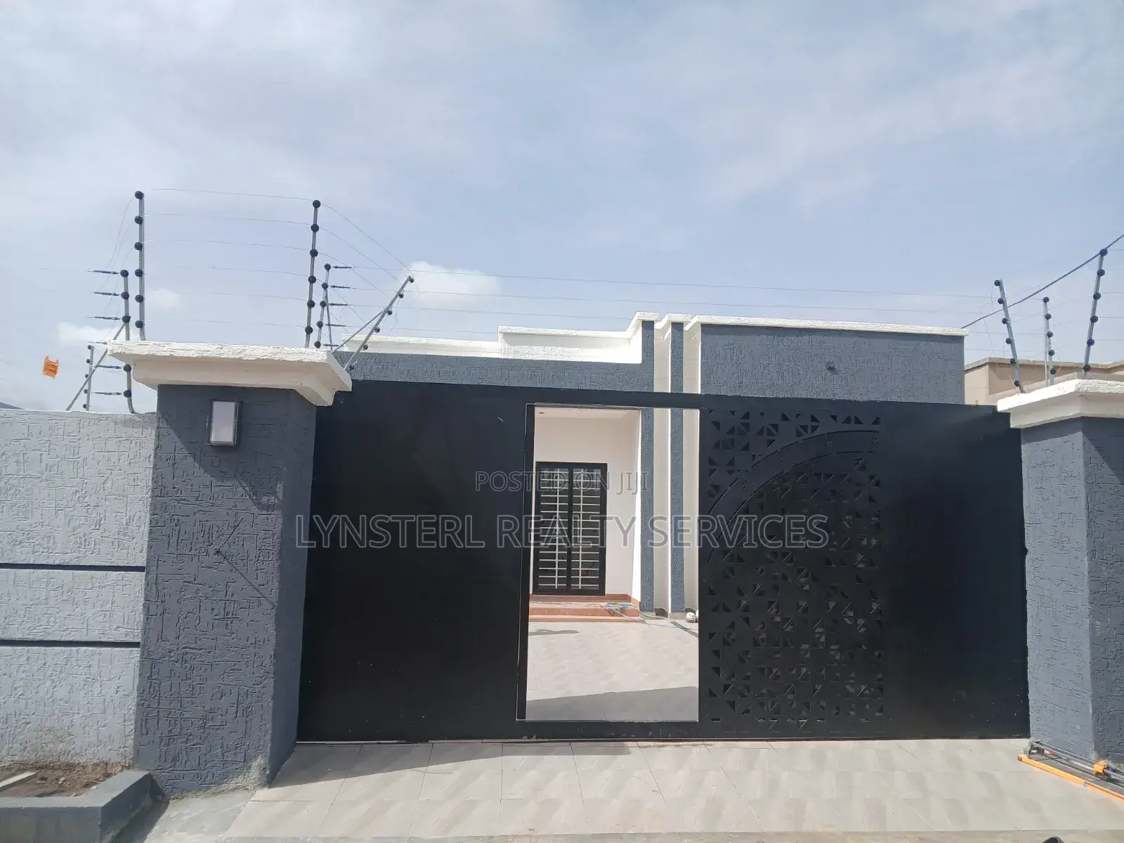 3bdrm Bungalow in Oyarifa Mall Area for sale