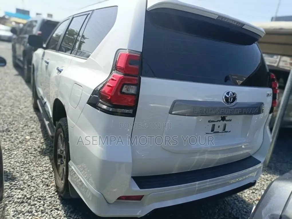 Toyota Land Cruiser Prado 2019 White