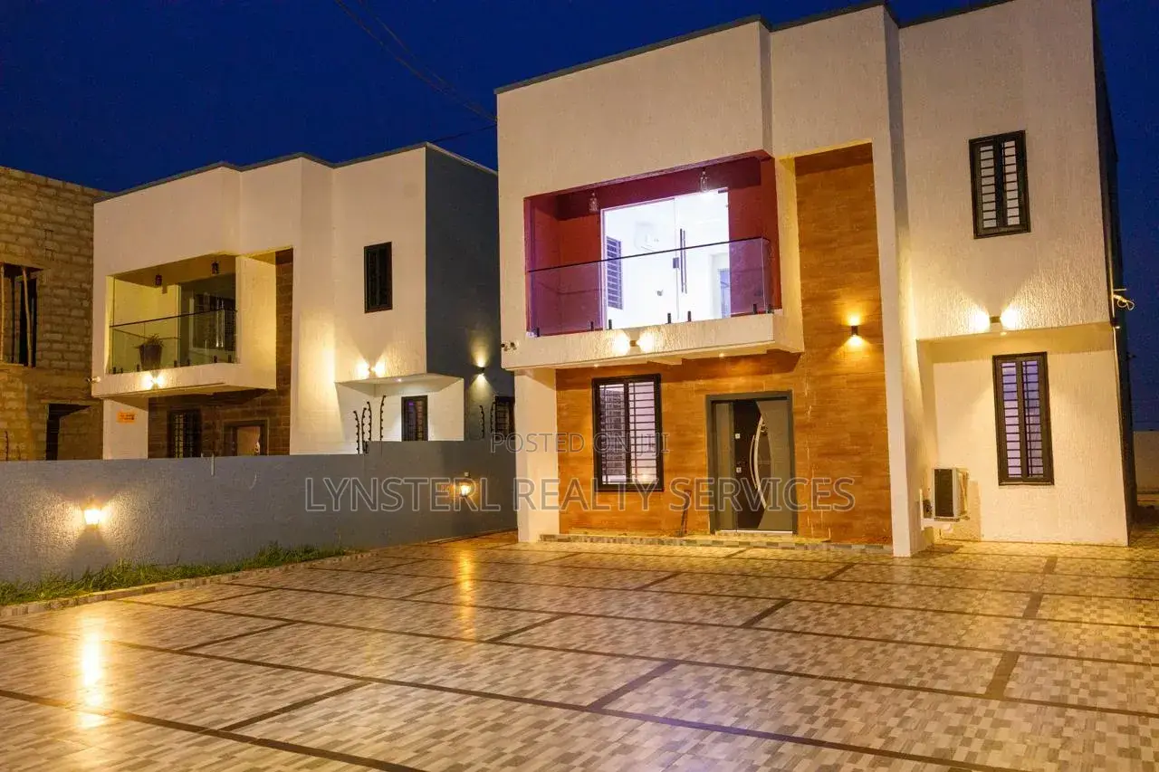 4bdrm Duplex in Community 25 for sale