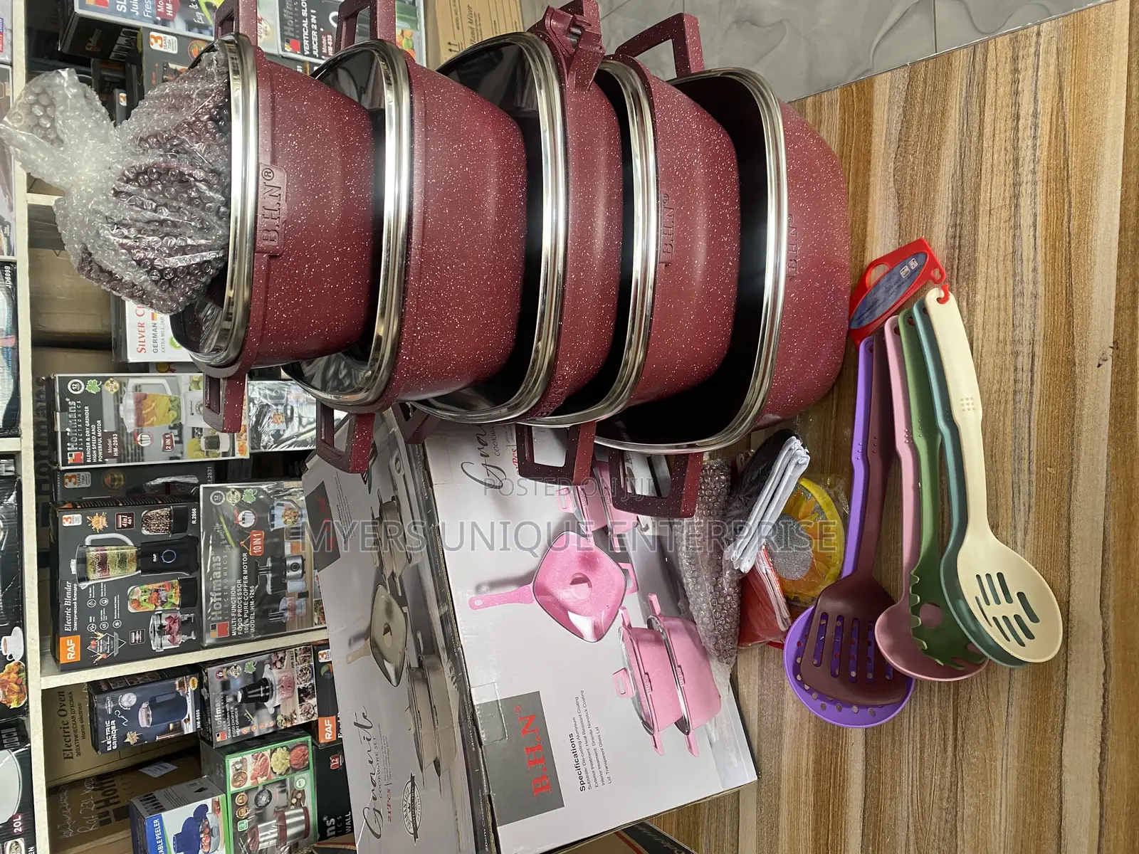 B.H.N 21 PCS Cookware Set to Use in the Kitchen