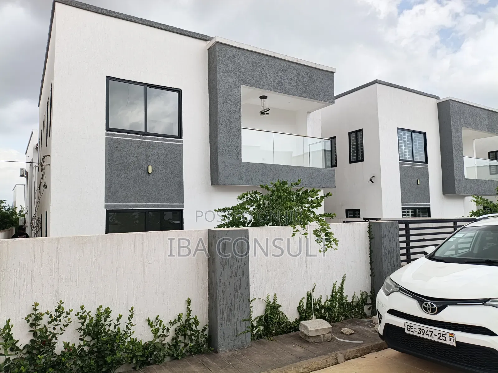 4bdrm House in Oyarifa , And, Ghana Flag for sale