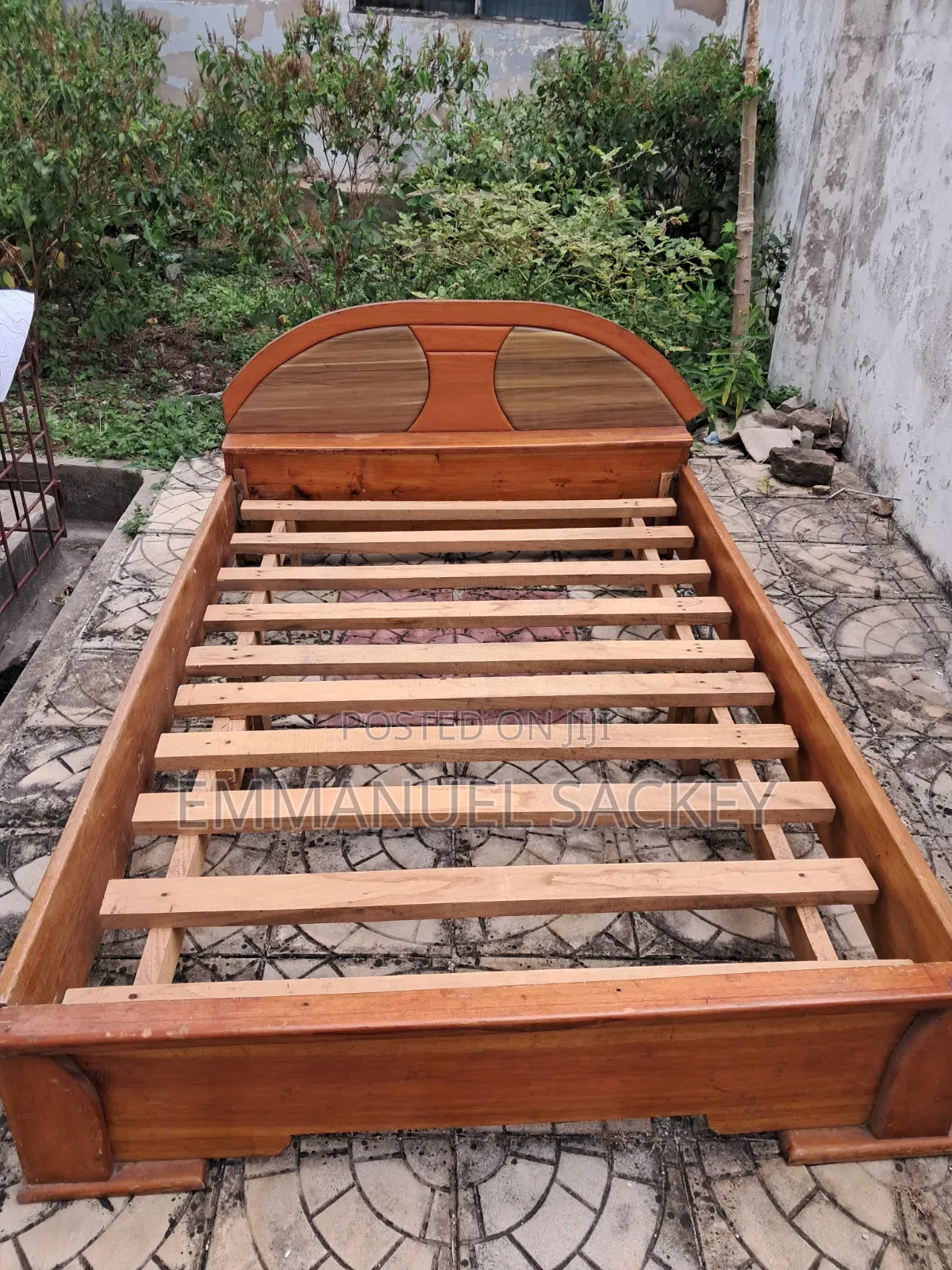 Wooden Double Bed 55 X 76 Inches