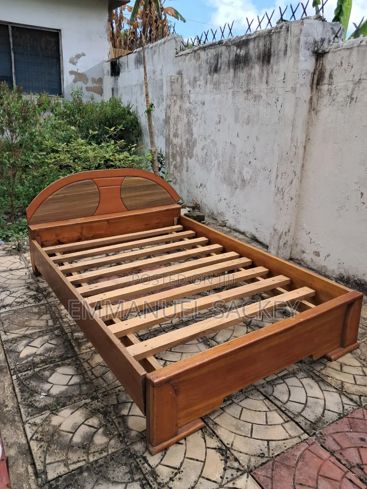Wooden Double Bed 55 X 76 Inches