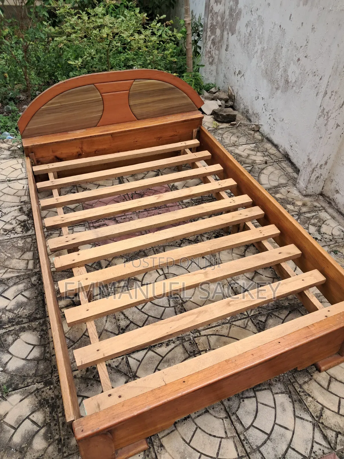 Wooden Double Bed 55 X 76 Inches