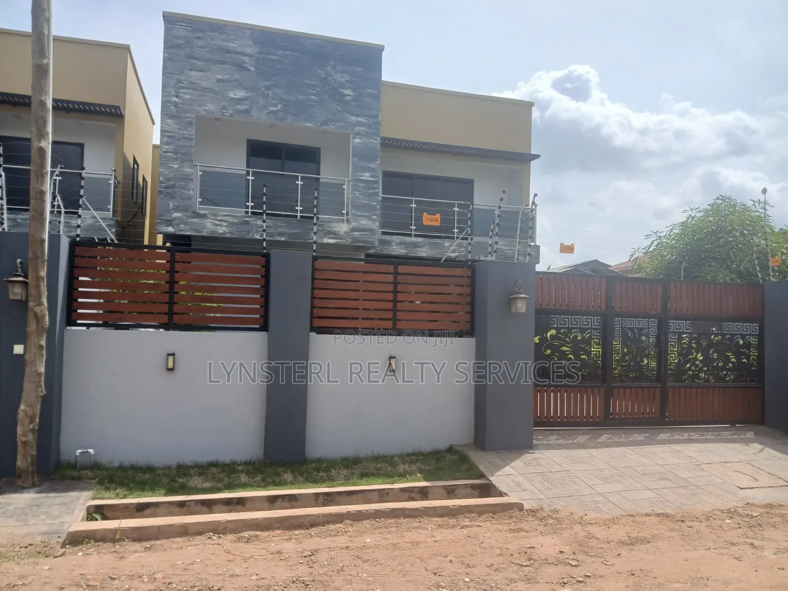 4bdrm Duplex in Oyarifa Mall Area for sale