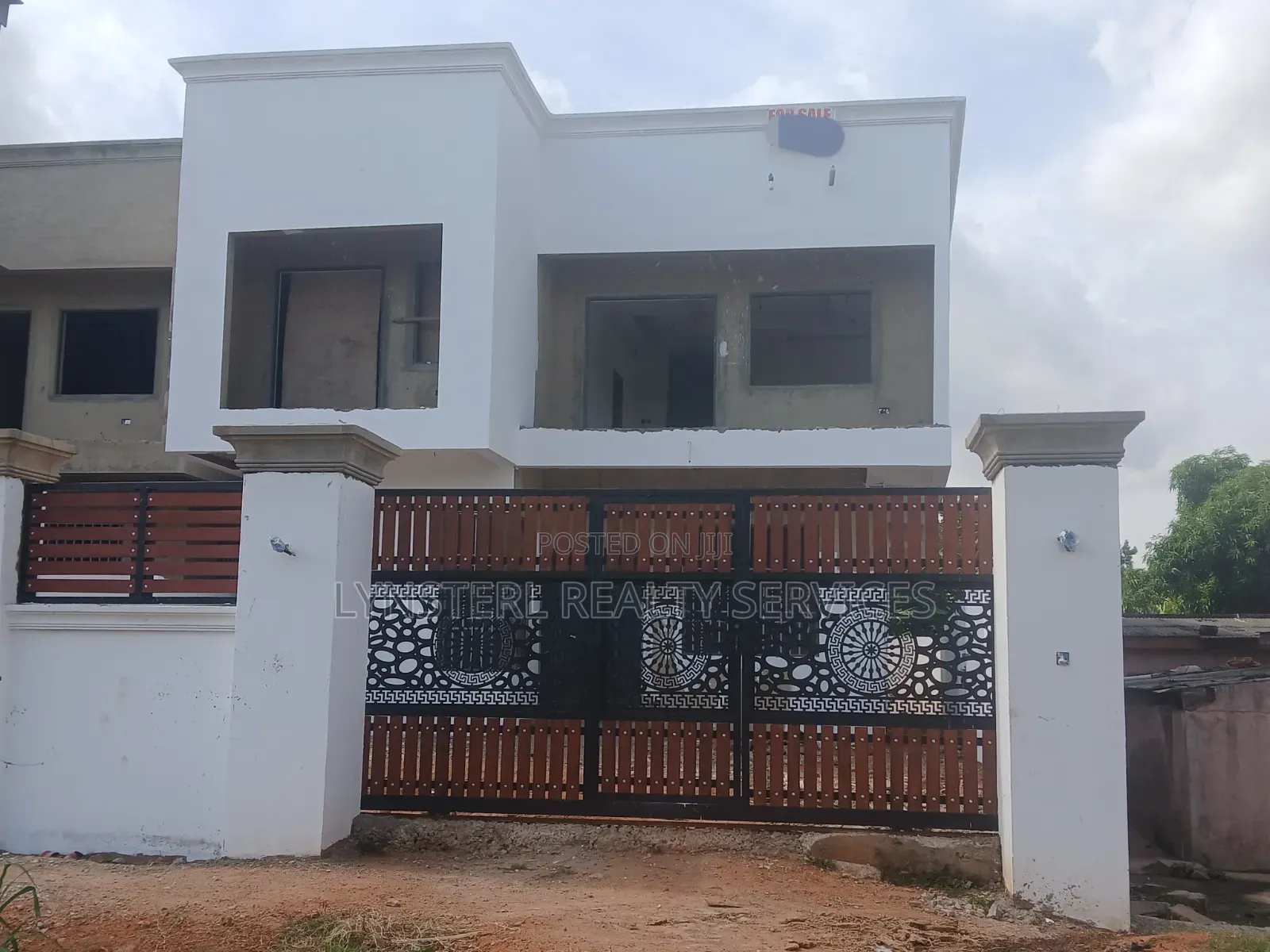 4bdrm Duplex in Oyarifa Mall Area for sale