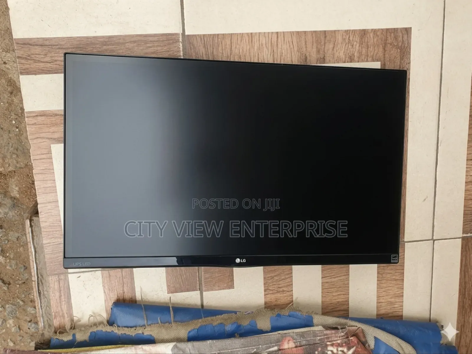 Lg 22 Edgless Monitor