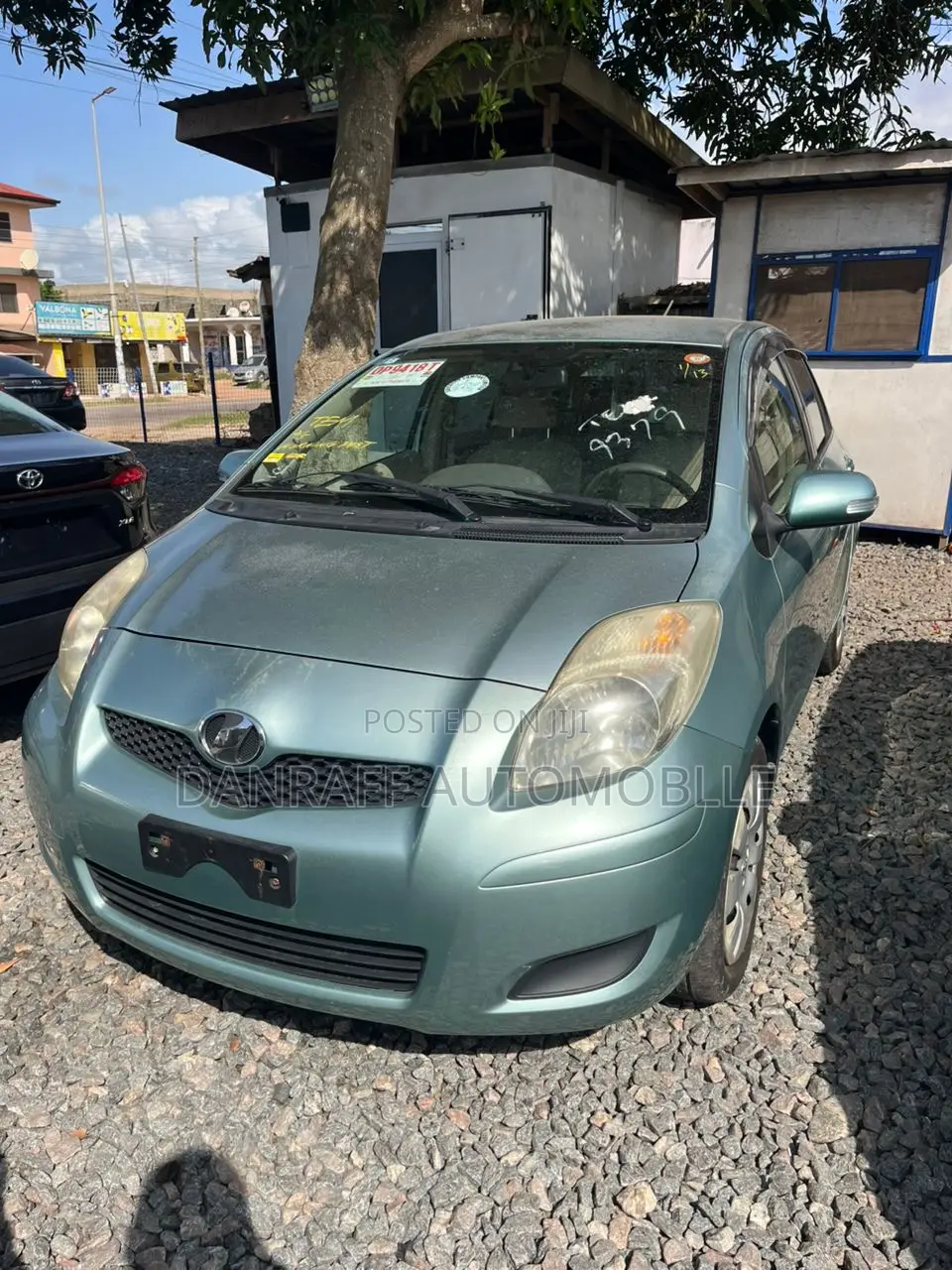 Toyota Vitz 1.5 FWD 5dr 2010 Green