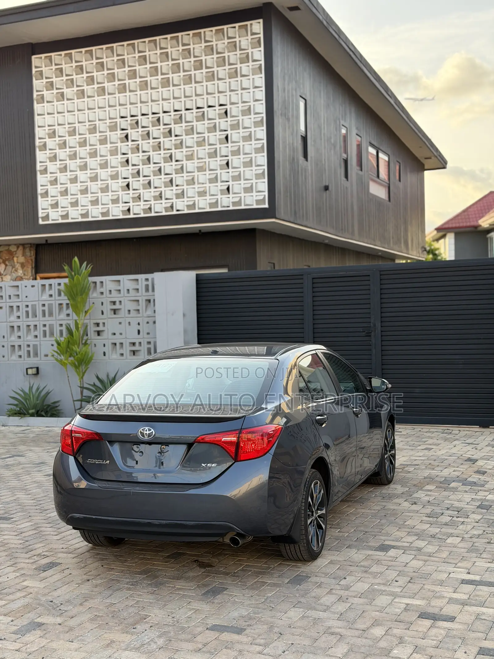 Toyota Corolla XSE 4dr Sedan (1.8L 4cyl CVT) 2017 Gray