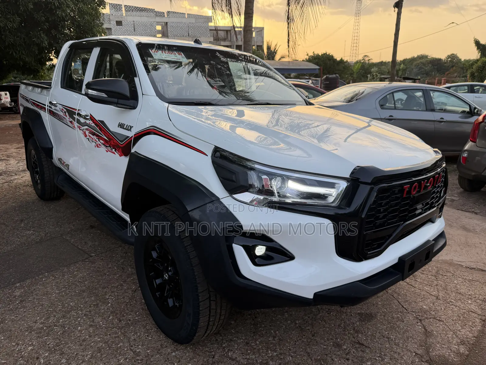 Toyota Hilux 2025 White