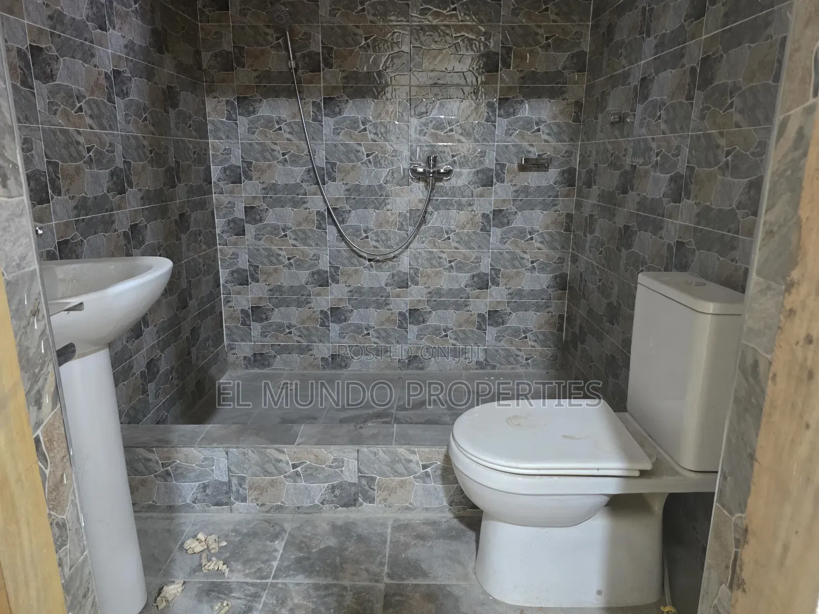 2bdrm Apartment in Apatrapa, Kumasi Metropolitan for rent