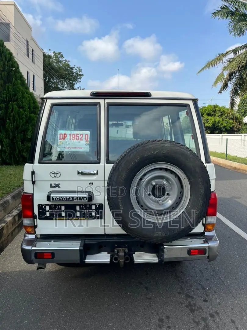 Toyota Land Cruiser 2018 White