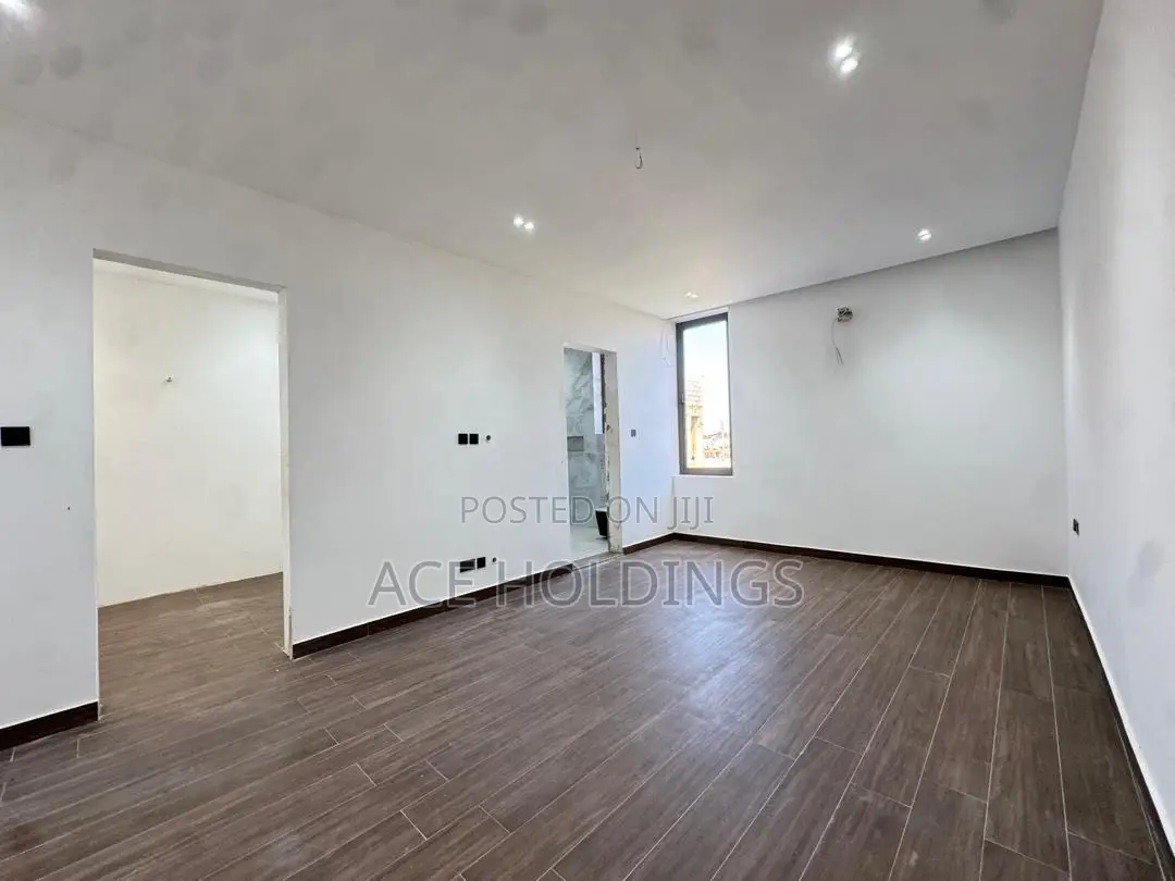 5bdrm Mansion in Oyarifa for sale