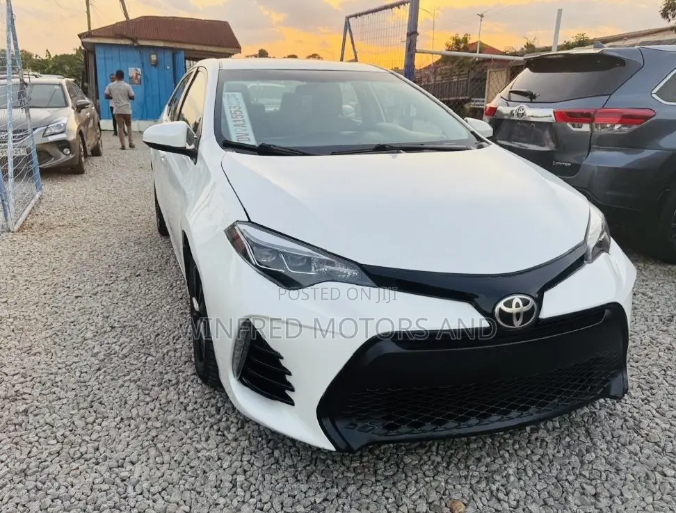 Toyota Corolla SE 4dr Sedan (1.8L 4cyl CVT) 2017 White