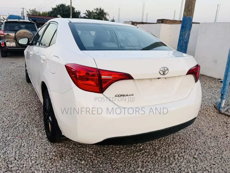 Toyota Corolla SE 4dr Sedan (1.8L 4cyl CVT) 2017 White
