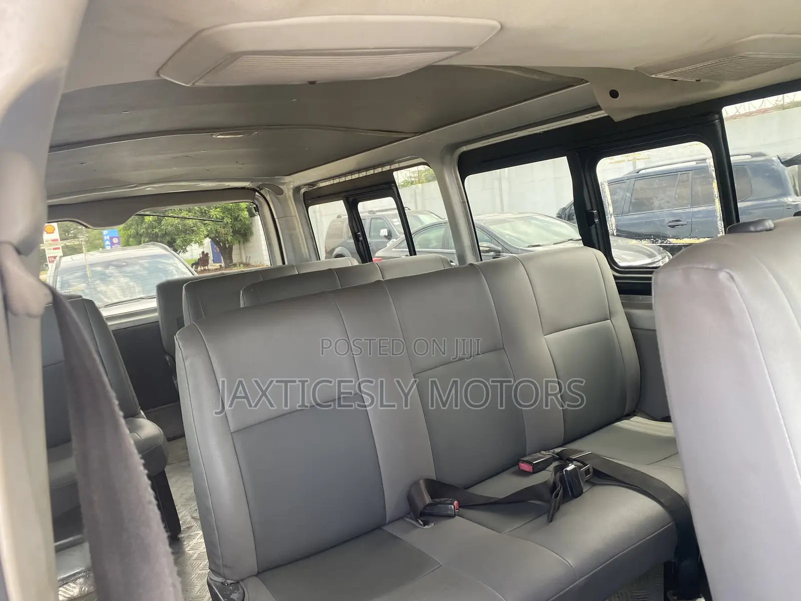 Toyota HiAce 2010 Silver