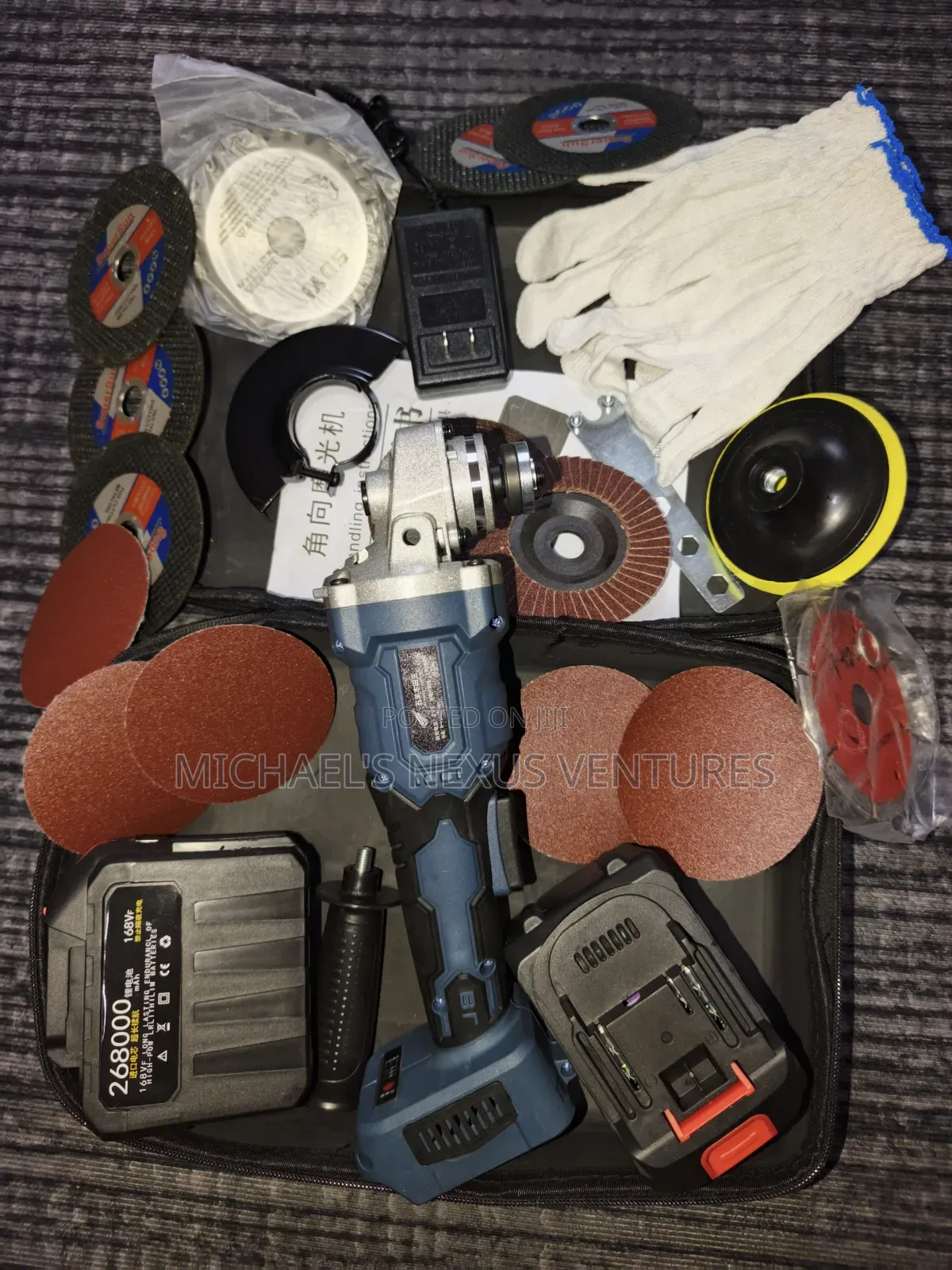 2 Batteries / Cordless Angle Grinder With Accessories